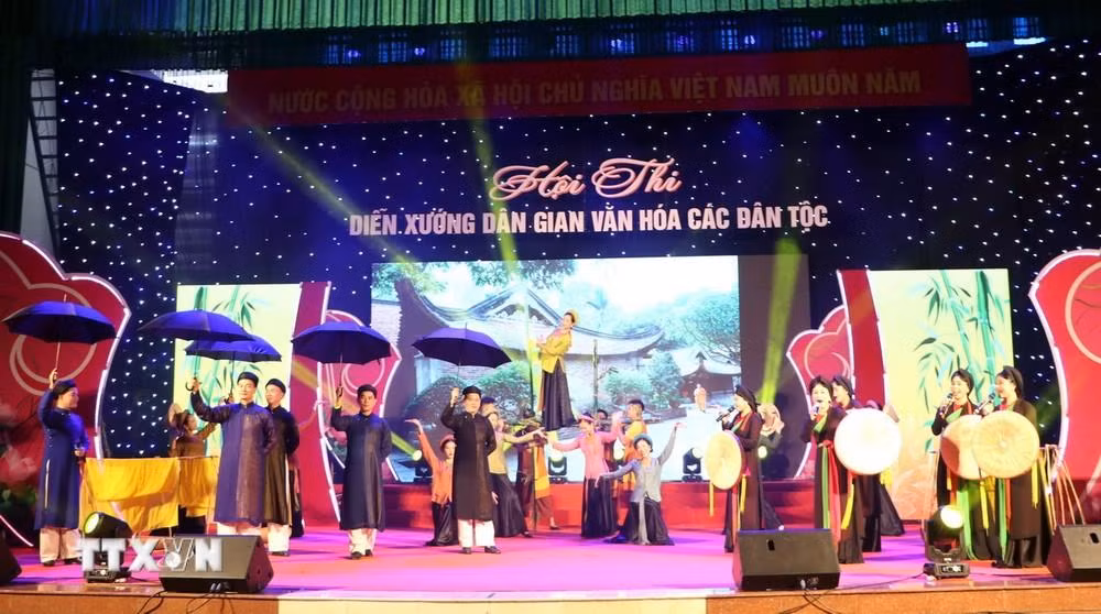 Các liền chị tỉnh Bắc Giang trong những bộ áo hát Quan họ.