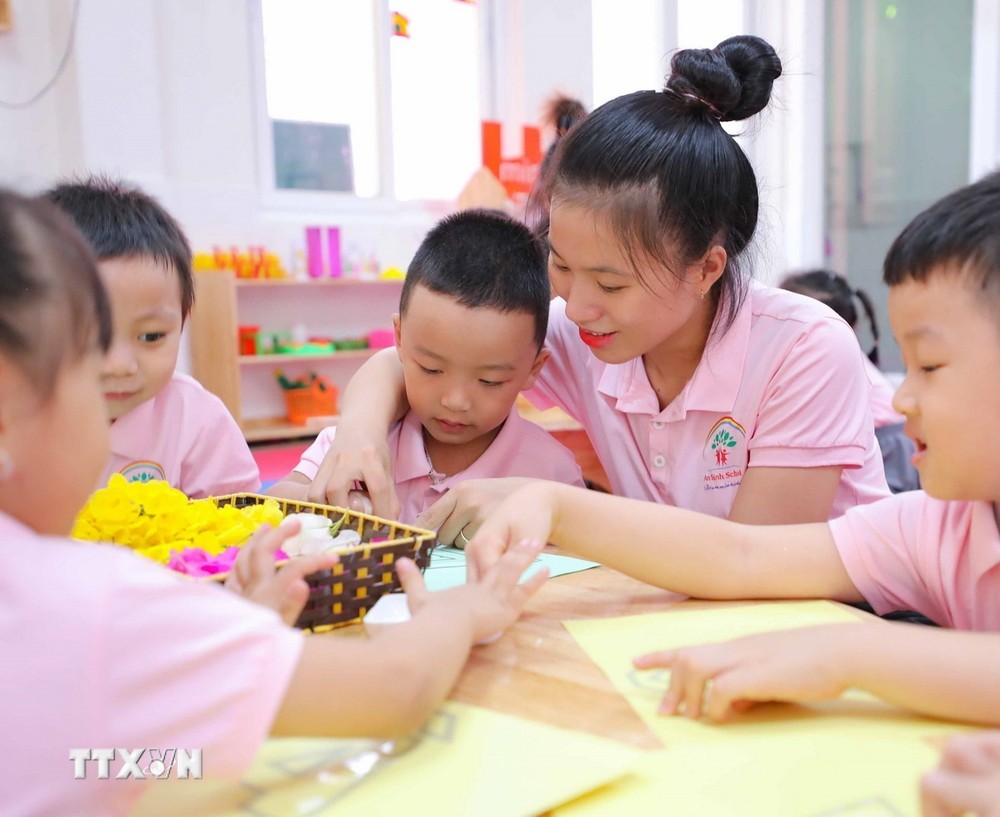 Phương pháp giáo dục lấy trẻ làm trung tâm là tạo cơ hội giúp trẻ chủ động học tập và phát triển toàn diện về thể chất, tâm lý, trí tuệ, các mối quan hệ, trí thông minh nội tâm, trí thông minh không gian, giáo dục tính cách của bé,… bằng nhiều cách thức khác nhau. Phương pháp giáo dục lấy trẻ làm trung tâm là tạo cơ hội giúp trẻ chủ động học tập và phát triển toàn diện về thể chất, tâm lý, trí tuệ, các mối quan hệ, trí thông minh nội tâm, trí thông minh không gian, giáo dục tính cách của bé,… bằng nhiều cách thức khác nhau.