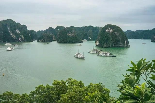 Du lịch Việt Nam đầy tiềm năng với nhiều điểm đến nổi tiếng như Vịnh Hạ Long, địa danh 2 lần được UNESCO công nhận là Di sản Thiên nhiên Thế giới. Du lịch Việt Nam đầy tiềm năng với nhiều điểm đến nổi tiếng như Vịnh Hạ Long, địa danh 2 lần được UNESCO công nhận là Di sản Thiên nhiên Thế giới.