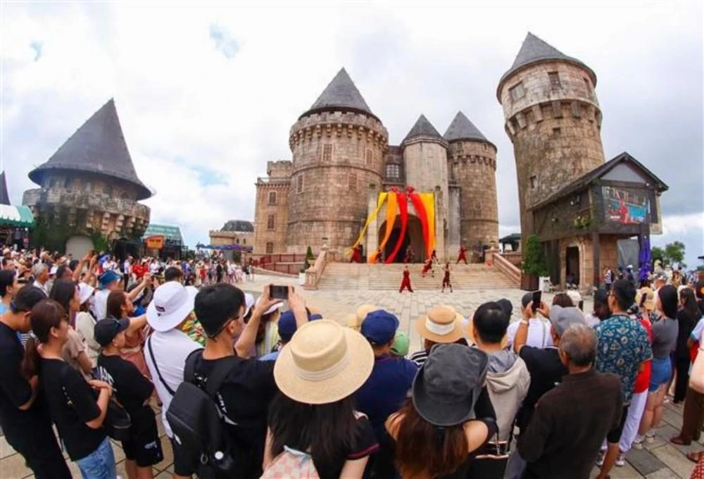 Du khách tại khu du lịch Sun World Ba Na Hills (thành phố Đà Nẵng).