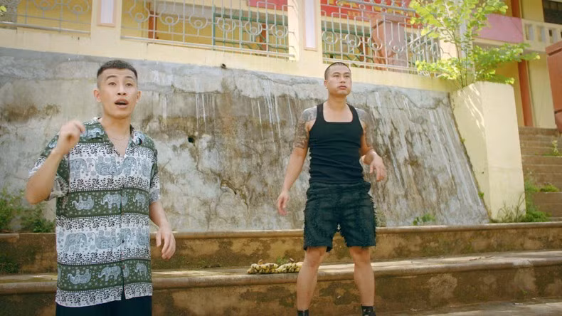 Tuấn "mõ", Duy Hưng trong phim.