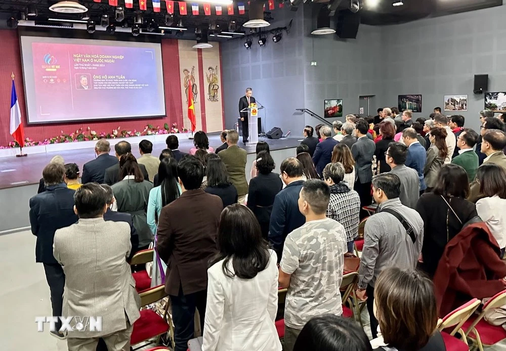 Trước khi bắt đầu các nội dung chính của chương trình, toàn thể ban tổ chức và khách mời đã dành một phút tưởng niệm các nạn nhân của cơn bão số 3.