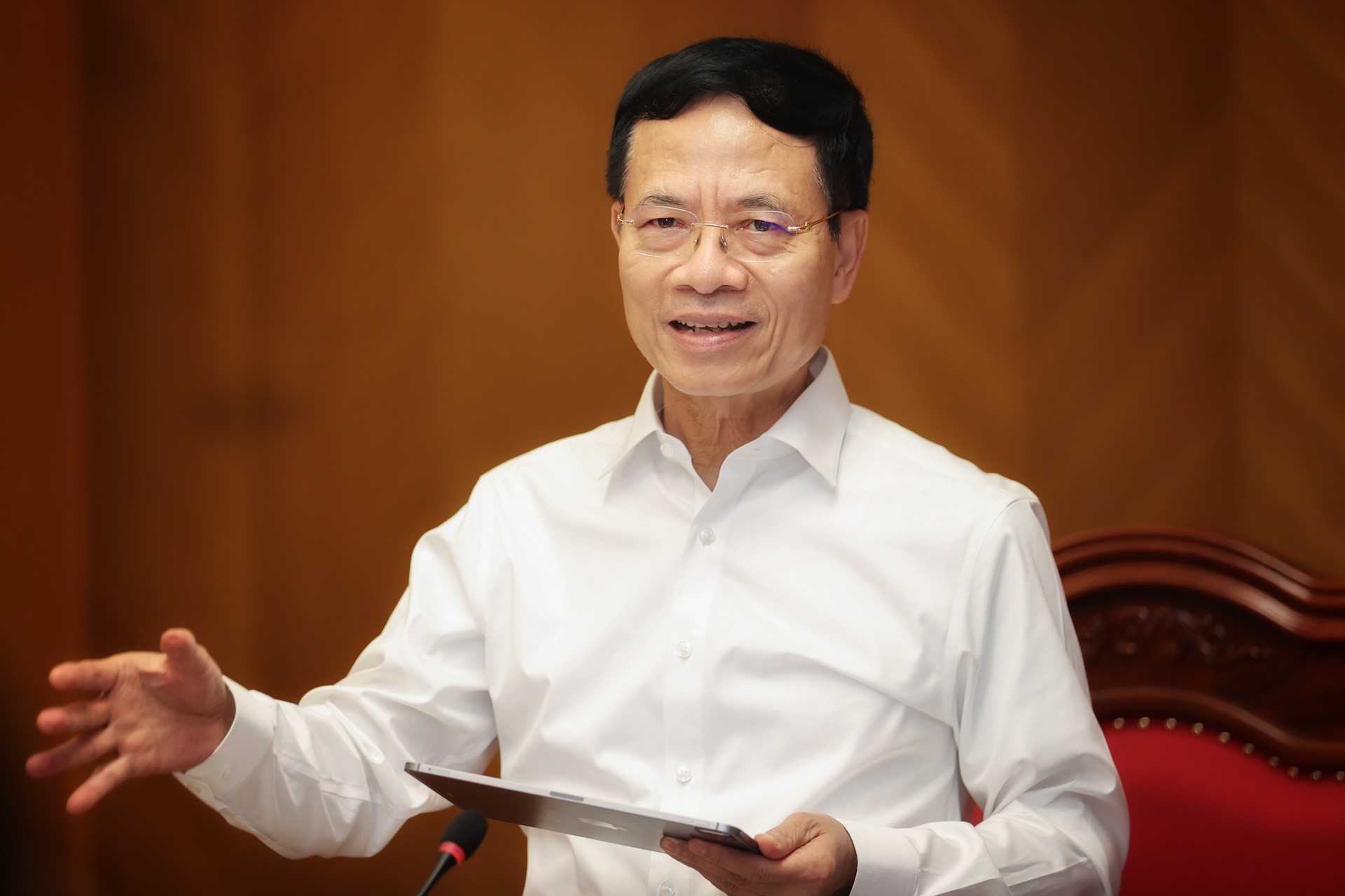 Bộ trưởng Nguyễn Mạnh Hùng phát biểu tại buổi làm việc với tỉnh Lào Cai. 7-1696.jpg