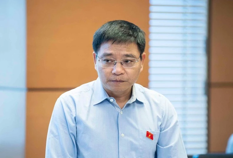 Bộ trưởng Giao thông vận tải, đại biểu Quốc hội Đoàn Điện Biên Nguyễn Văn Thắng phát biểu.