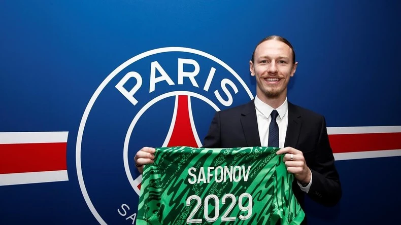 Safonov được PSG cho phép sang Việt Nam thi đấu cùng đội tuyển Nga.