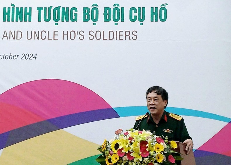 Đại tá, nhà văn Nguyễn Bình Phương phát biểu. Đại tá, nhà văn Nguyễn Bình Phương phát biểu.
