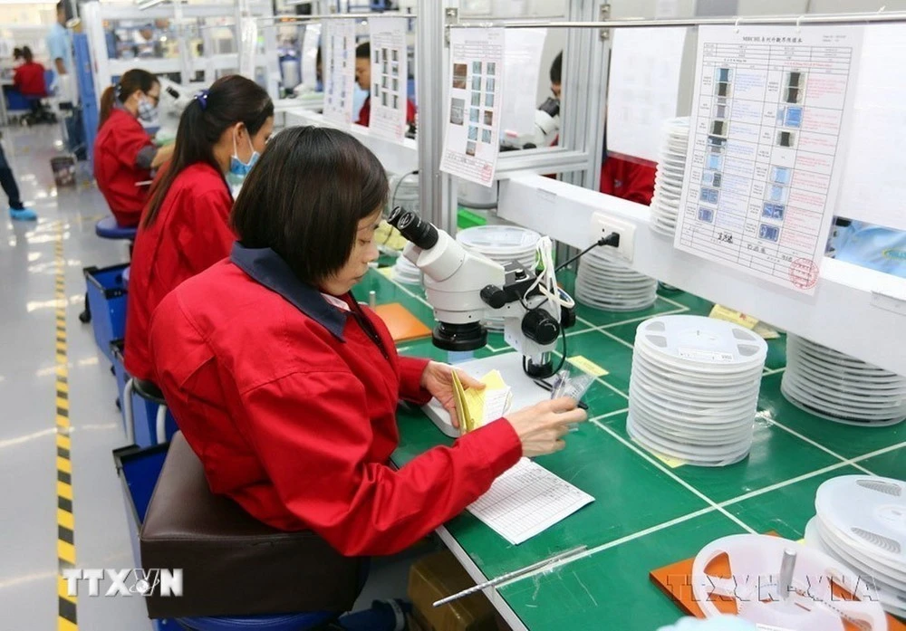 Người lao động khuyết tật làm việc tại Công ty TNHH Điện tử Chilisin Việt Nam, 100% vốn Đài Loan (Trung Quốc) được hưởng các quyền lợi bình đẳng như mọi lao động khác, với mức lương 5 triệu đồng/tháng.