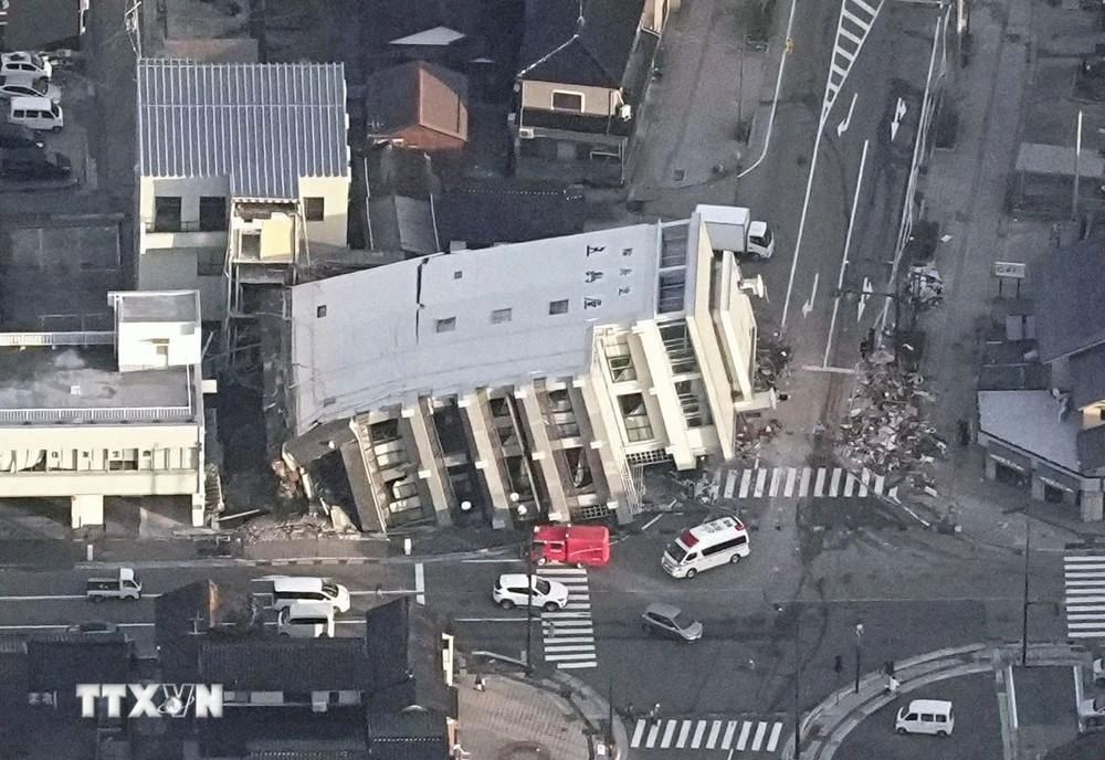 Một tòa nhà đổ sập sau động đất tại Wajima, tỉnh Ishikawa, Nhật Bản ngày 2/1.