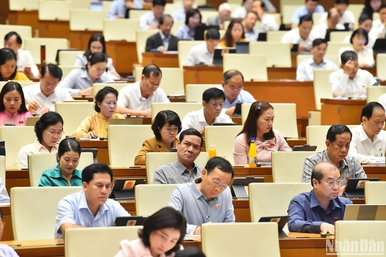 Các đại biểu dự phiên họp sáng 24/10.