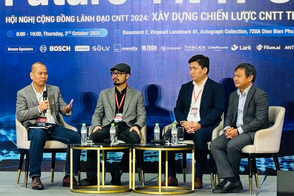 Các lãnh đạo CNTT tại buổi thảo luận. 3-7489.jpg