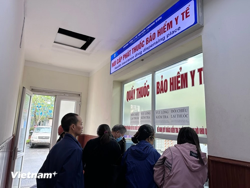 Khu vực cấp phát thuốc bảo hiểm y tế tại Trung tâm Y tế huyện Thanh Sơn, tỉnh Phú Thọ.