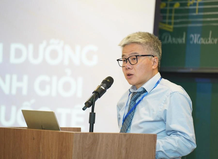 GS Ngô Bảo Châu phát biểu tại Hội thảo.