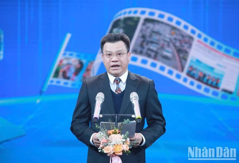 Đồng chí Lê Kim Thành, Phó Chủ tịch chuyên trách Ủy ban An toàn giao thông Quốc gia phát biểu tại Lễ trao giải.