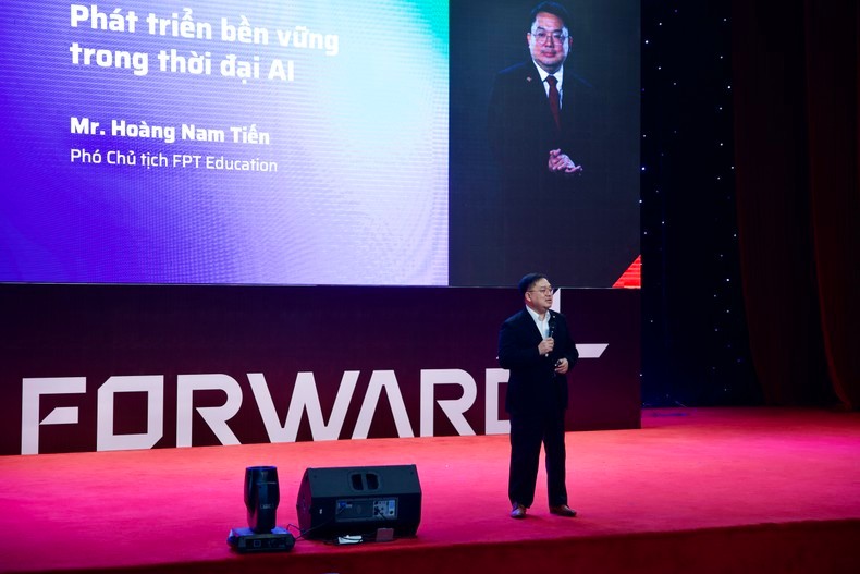 Khẳng định tại Đại hội Sales và Marketting toàn quốc VSMCamp, Phó Chủ tịch FPT Education Hoàng Nam Tiến khẳng định, trong kỷ nguyên AI, mỗi cá nhân cần có một “trợ lý AI” để hỗ trợ học tập và phát triển. AI sẽ là cánh tay nối dài, nhưng con người vẫn là yếu tố cốt lõi quyết định. Khẳng định tại Đại hội Sales và Marketting toàn quốc VSMCamp, Phó Chủ tịch FPT Education Hoàng Nam Tiến khẳng định, trong kỷ nguyên AI, mỗi cá nhân cần có một “trợ lý AI” để hỗ trợ học tập và phát triển. AI sẽ là cánh tay nối dài, nhưng con người vẫn là yếu tố cốt lõi quyết định.