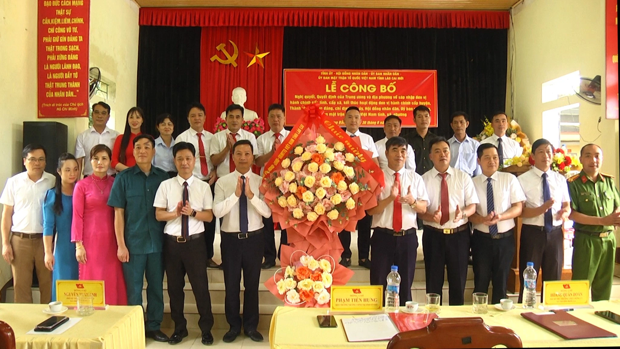 Các đồng chí trong Ban Chấp hành Đảng bộ xã Thượng Bằng La.