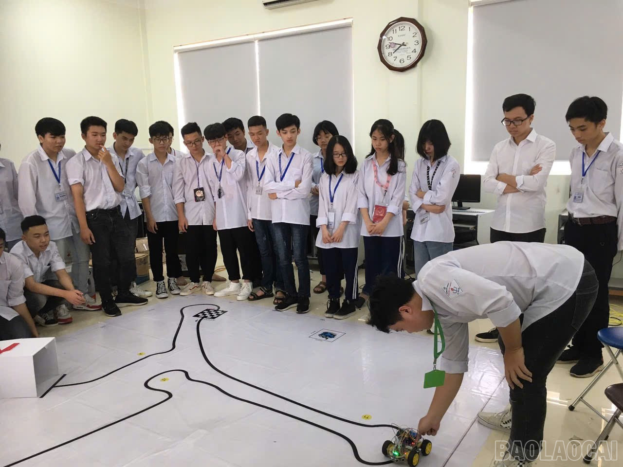Et verksted om bruk av kunstig intelligens i vitenskapelig og teknologisk forskning av STEM-klubben ved Nguyen Tat Thanh Specialized High School. baolaocai-br_z7313915109989-ce8e7ccd8ed5e54c4c0894246116f4c5.jpg
