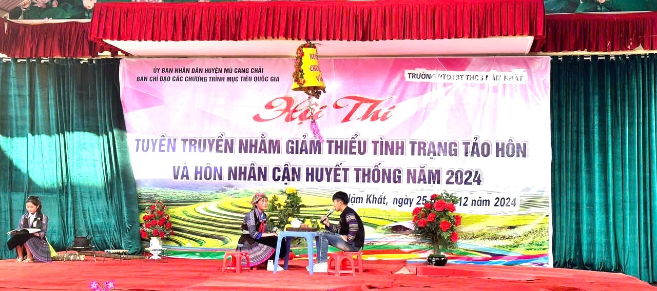 Các địa phương, trường học tổ chức hội thi, tuyên truyền về phòng chống tảo hôn và hôn nhân cận huyết thống. tt1.jpg