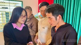Báo và Phát thanh, Truyền hình tỉnh Lào Cai tặng quà Tết cho 50 hộ dân xã Bản Xèo và Bát Xát