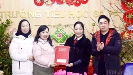 Tặng quà cho 35 học sinh có hoàn cảnh khó khăn tại Sa Pa