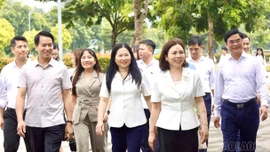 Phó Chủ tịch UBND tỉnh Vũ Thị Hiền Hạnh khảo sát một số trường học tại phường Lào Cai, Cam Đường