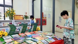 Trưng bày hơn 200 ấn phẩm, tư liệu kỷ niệm 81 năm Ngày thành lập Quân đội nhân dân Việt Nam