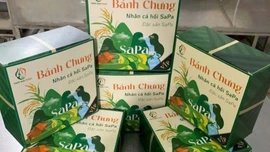 Độc đáo món bánh chưng nhân cá hồi ngày Tết