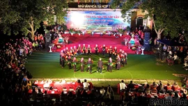 Hợp Thành: Ấn tượng Lễ hội Lồng Tồng và Hội thi Xòe