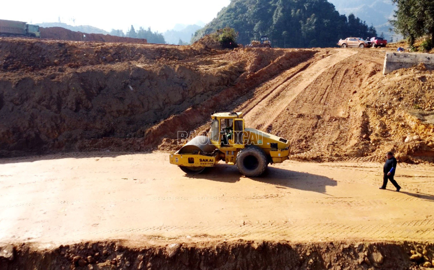 The foundation areas have been leveled in preparation for construction. baolaocai-c_1414.jpg