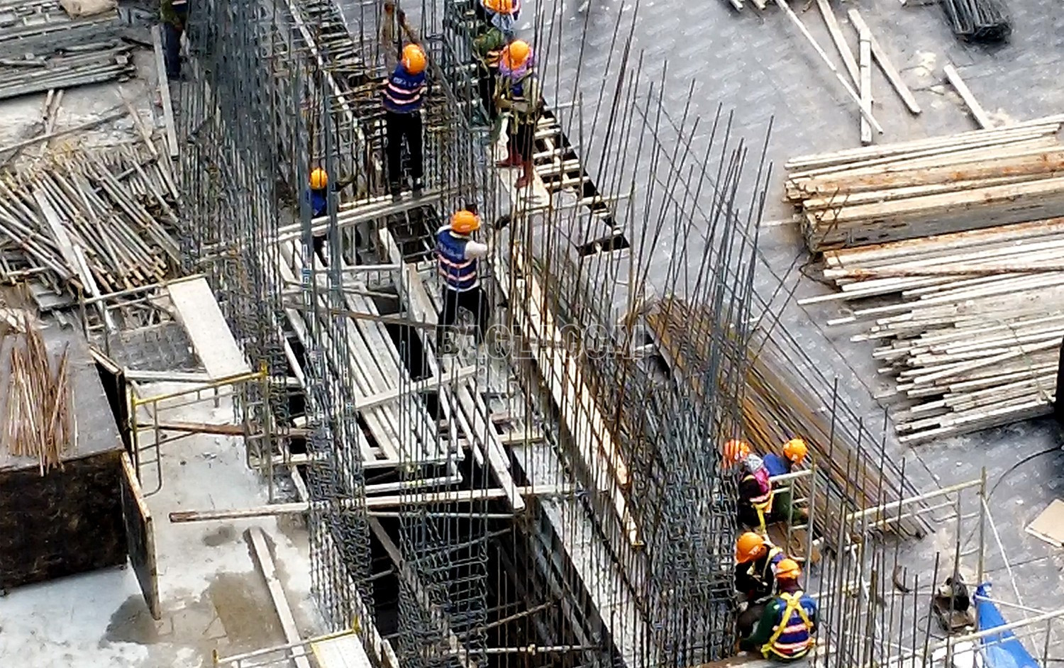 Giá vật liệu tăng sẽ ảnh hưởng tới các công trình xây dựng. baolaocai-c_xi-mang-3.jpg