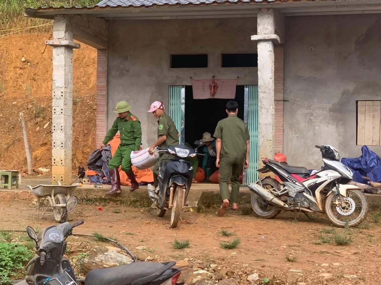 Các lực lượng giúp Nhân dân di dời người và tài sản đến nơi an toàn img-0810.jpg