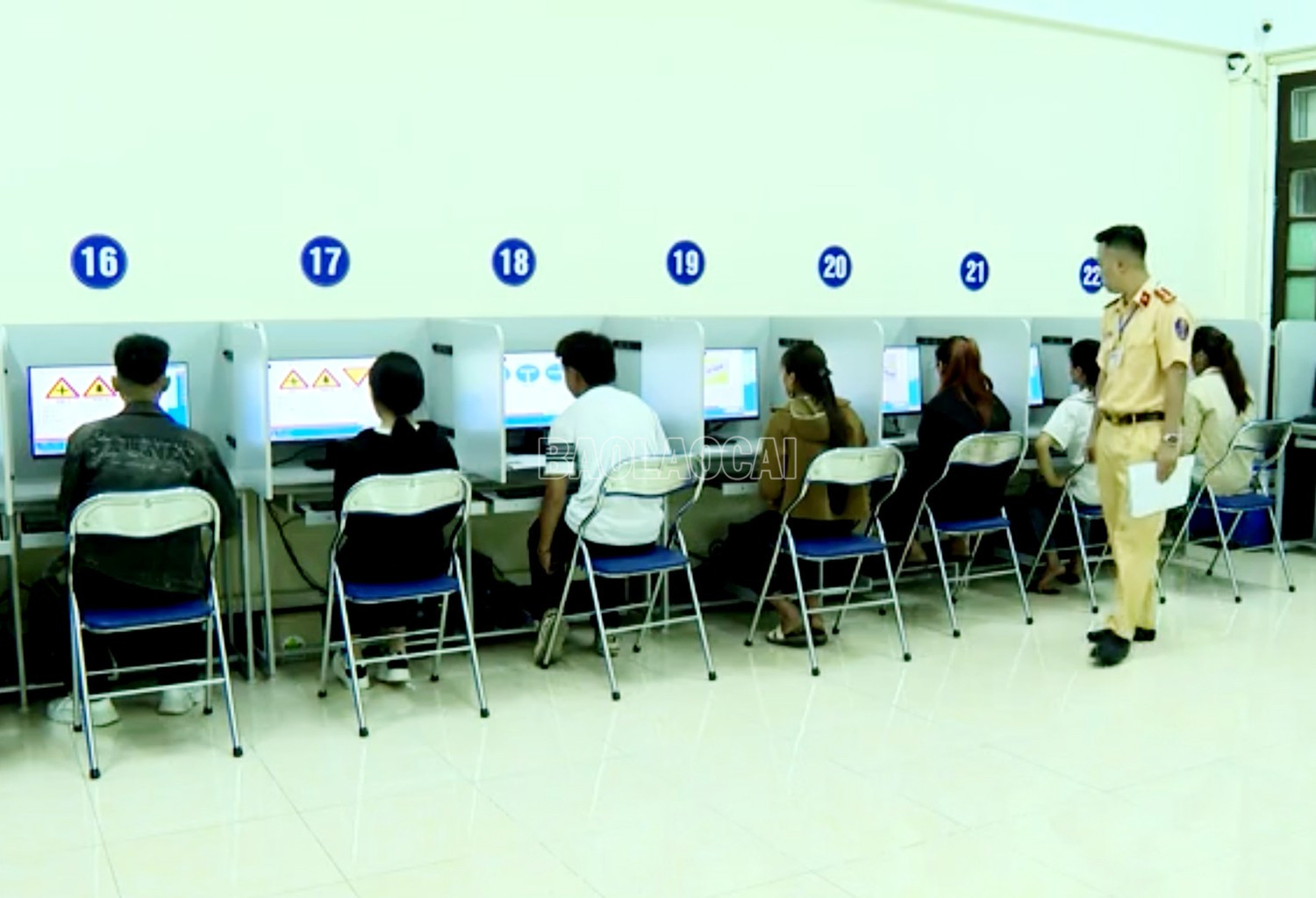 Sát hạch lý thuyết lái xe. baolaocai-c_z6709934106542-2684ba082816e7c8f688bd7989fcc009.jpg
