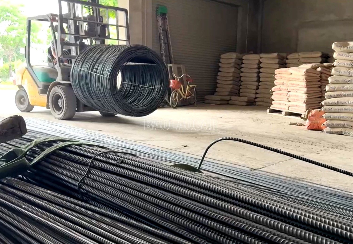 Thép sử dụng phổ biến tại thị trường Lào Cai. baolaocai-c_thep-1.jpg