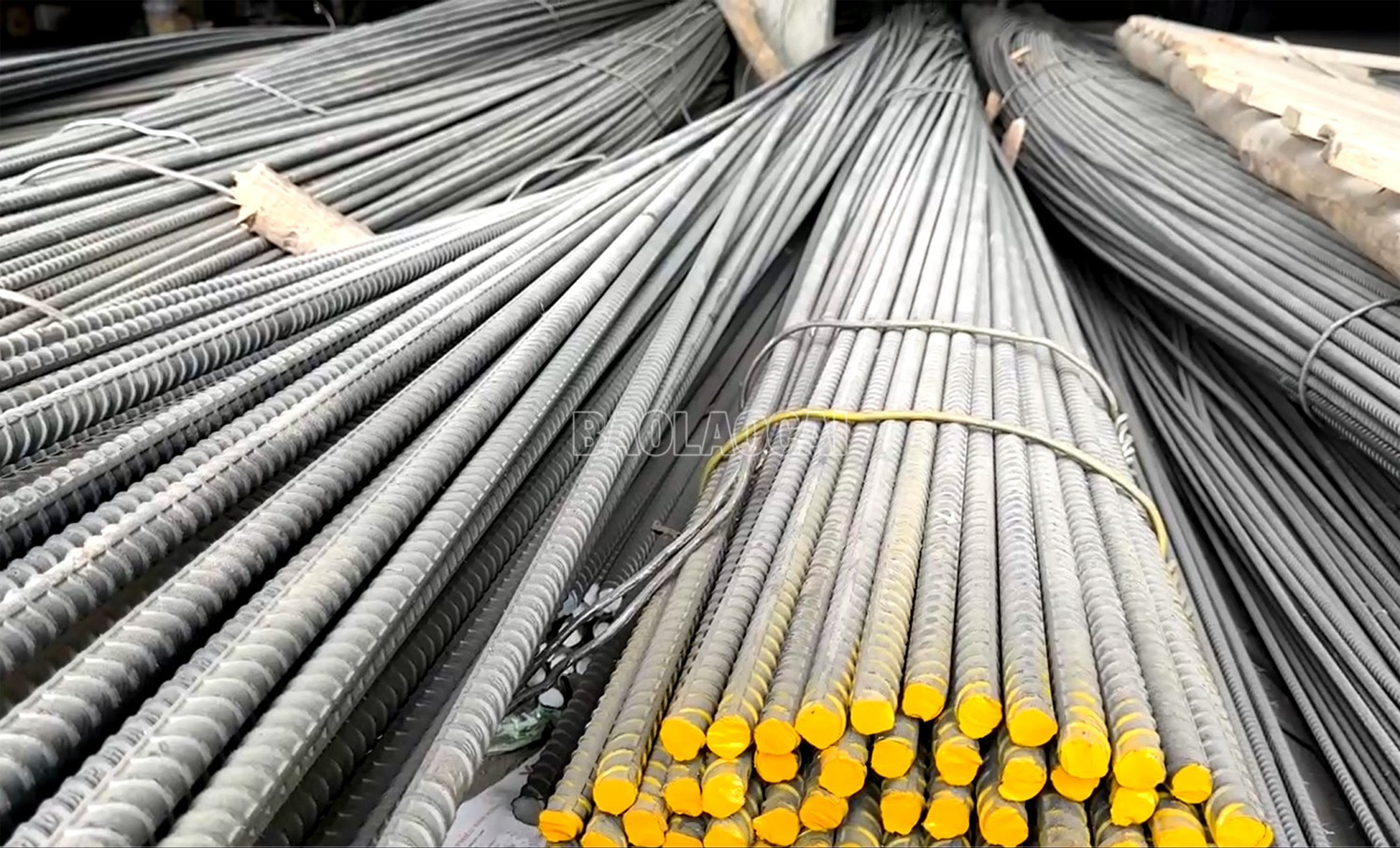 Thép thanh vằn tăng 195 đồng/kg. baolaocai-c_thep-3.jpg