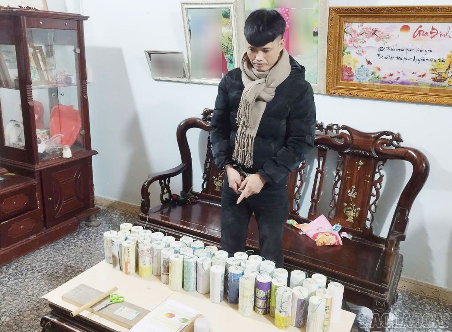 Bắt đối tượng sản xuất pháo tại thôn Tiến Lợi, xã Xuân Giao, huyện Bảo Thắng. baolaocai-br_c11.jpg