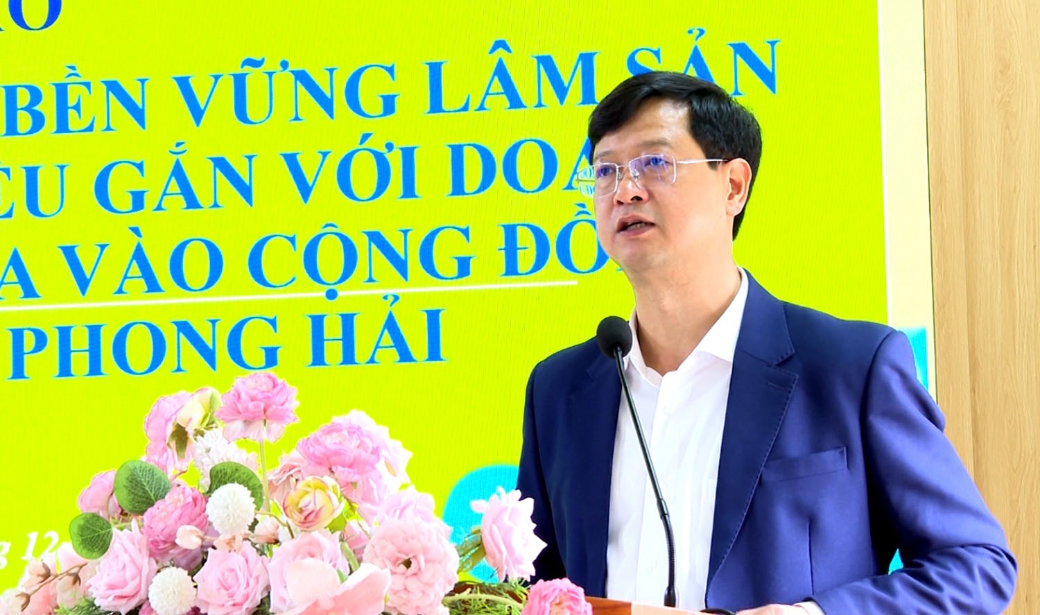 رفیق بویی کوانگ هونگ - دبیر کمیته حزب کمون فونگ های، در این کارگاه سخنرانی کرد. ph1.jpg