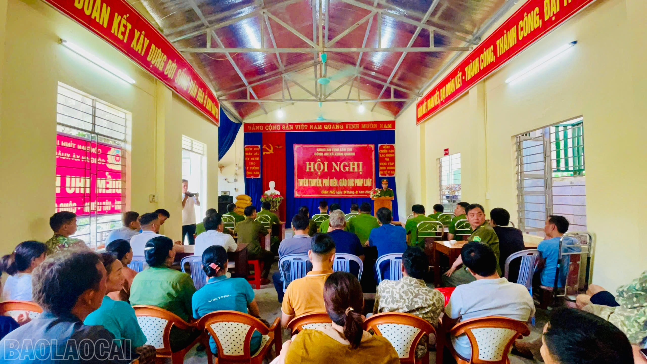 Buổi tuyên truyền tới nhân dân thôn Cán Hồ chiều ngày 9/8. baolaocai-bl_img-1150.jpg