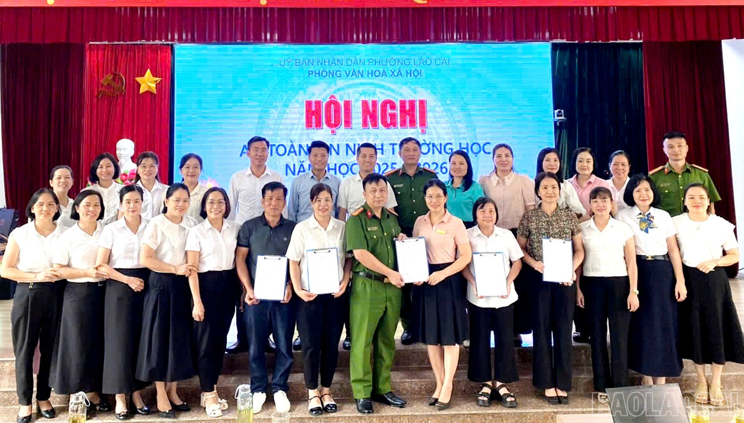 Ký cam kết đảm bảo an ninh, an toàn với các trường học trên địa bàn phường Lào Cai. baolaocai-br_z6997497125952-5396975f5a3d42e43b135729eebbdc73.jpg