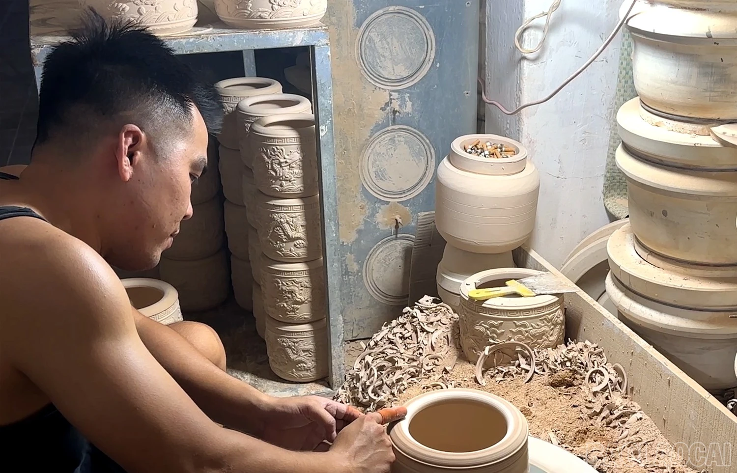 Với một số sản phẩm được sản xuất với số lượng lớn thì việc tạo hình được thực hiện bằng khuôn...