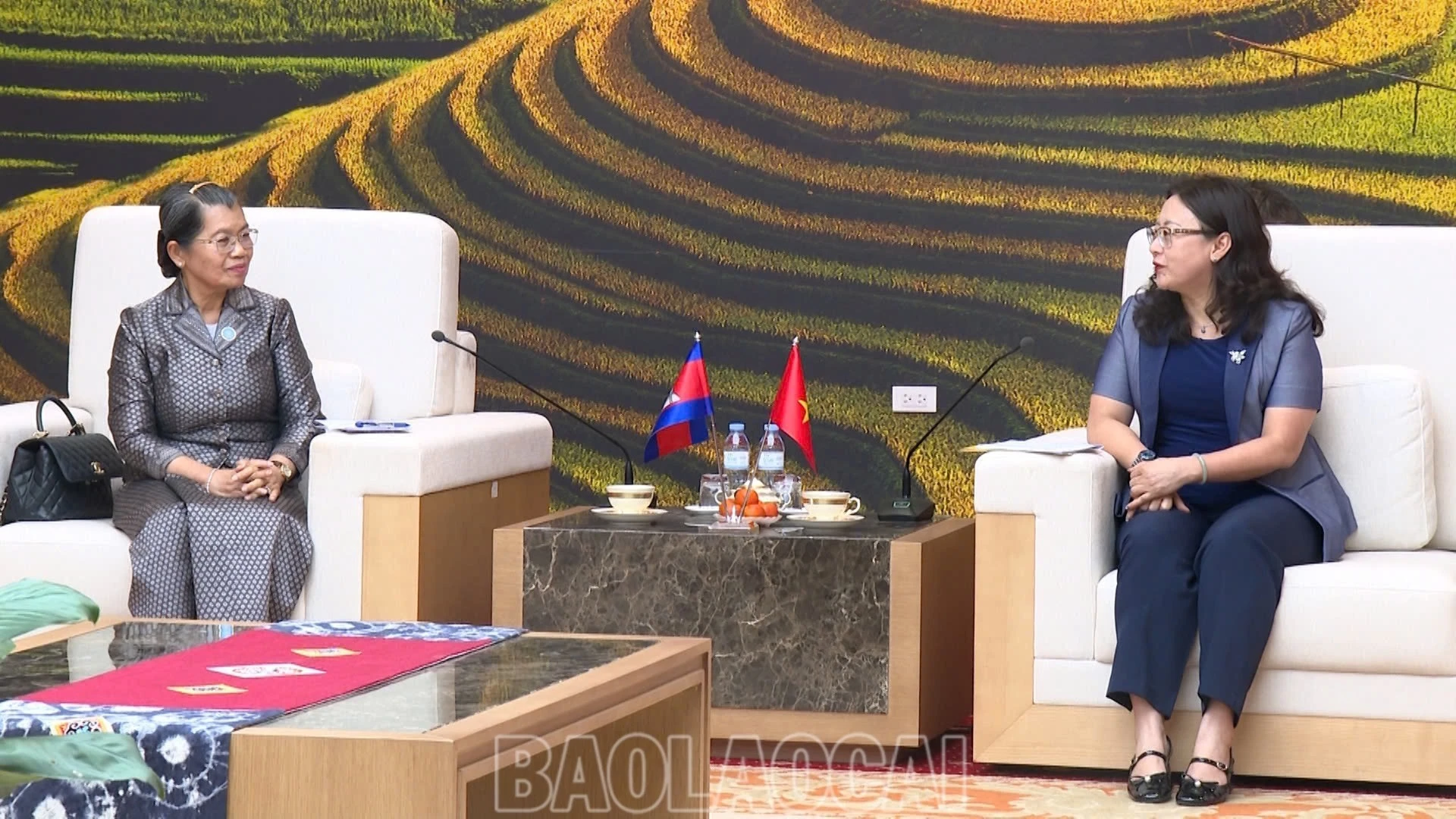 trao-doi-hai-lanh-dao-574.jpg