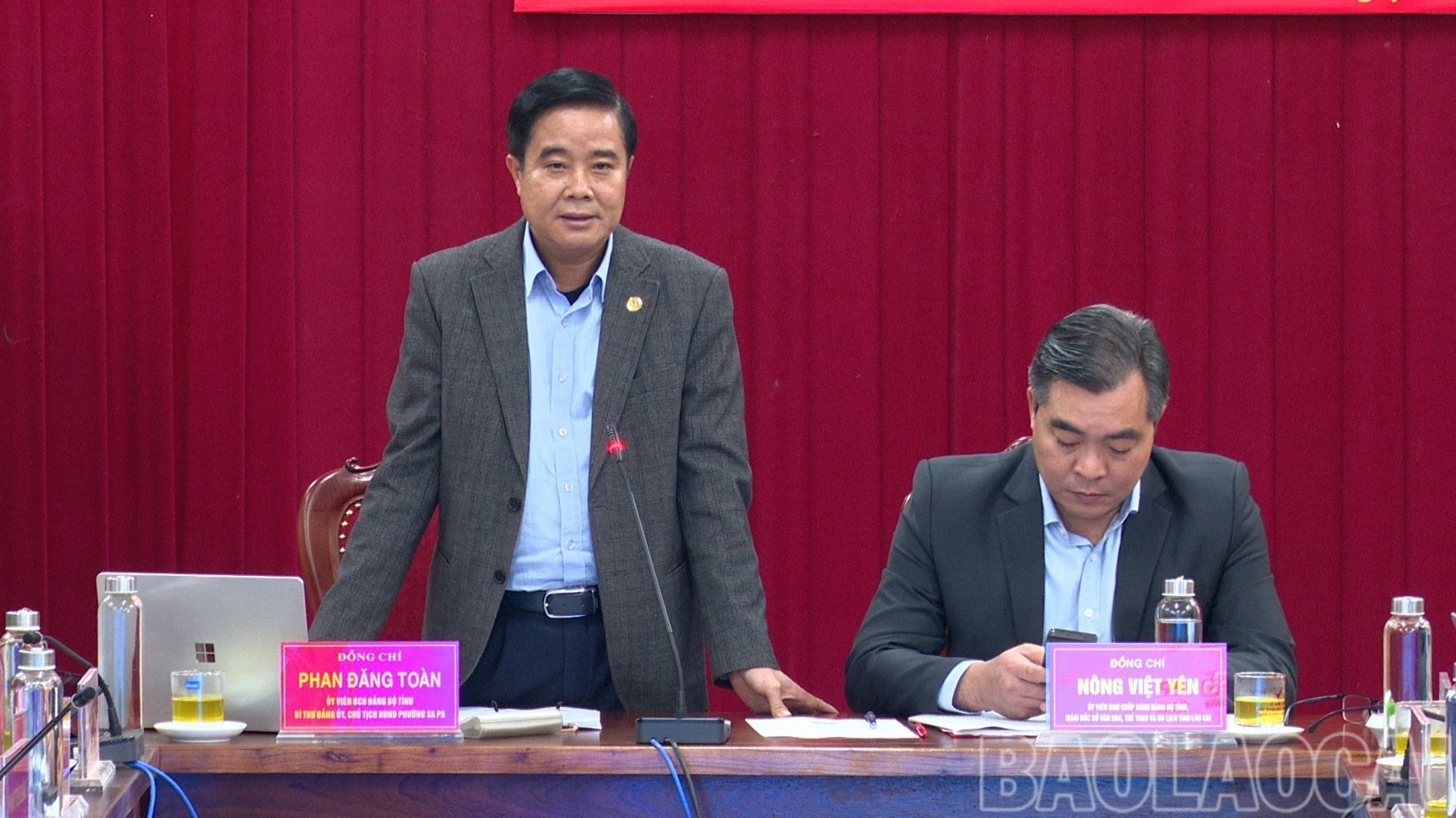 Lãnh đạo phường Sa Pa phát biểu tại hội nghị.