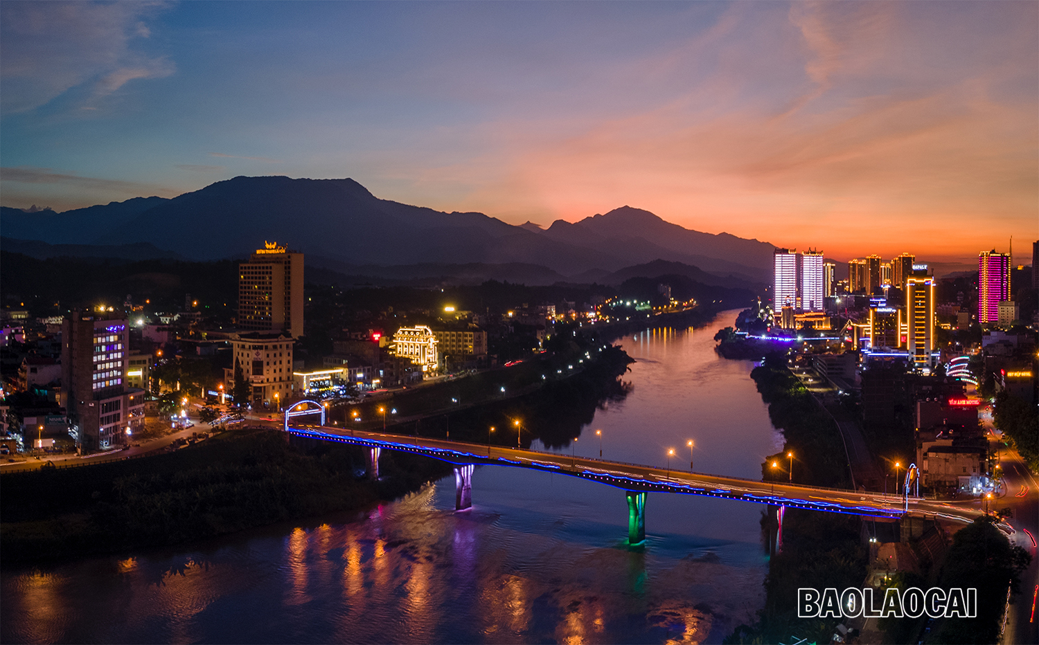 Lung linh đêm cầu Cốc Lếu. DJI_0617-HDR-Pano.jpg