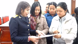 Đi từng ngõ, gõ từng hộ, hướng dẫn người nộp thuế