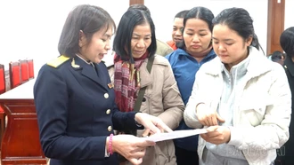 Đi từng ngõ, gõ từng hộ, hướng dẫn người nộp thuế