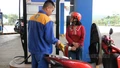 Giá xăng dầu tăng mạnh, nhiều lĩnh vực kinh tế chịu áp lực