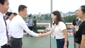 Đại diện tỉnh Vân Nam đón đoàn tại cầu Hồ Kiều