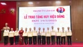 Một số đảng bộ địa phương tổ chức trao Huy hiệu Đảng cho đảng viên dịp 19/5