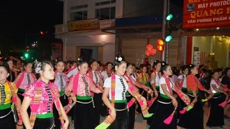 Mường Lò vui hội xòe hoa 