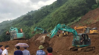 Ngày 13/10 thông đường sắt Hà Nội-Lào Cai sau nhiều ngày chia cắt