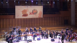 Âm nhạc cổ truyền phối hợp ngẫu hứng jazz