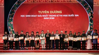 Phó Thủ tướng Thường trực dự lễ tuyên dương HSSV dân tộc thiểu số xuất sắc